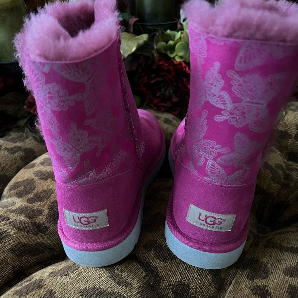 Raspberry Bailey Butterfly UGGs size equivalent to 7.5 to 8 womens & is 6 youth